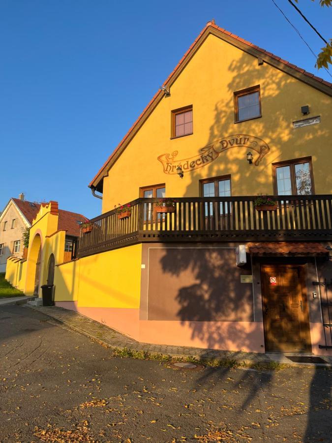 Penzion Hradecky Dvur Plzen Exterior photo
